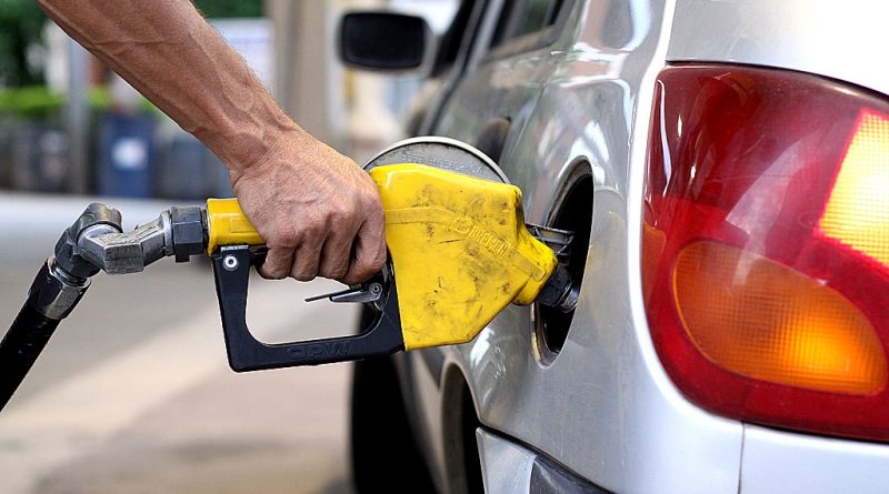 Galón de gasolina se incrementa en 400 pesos